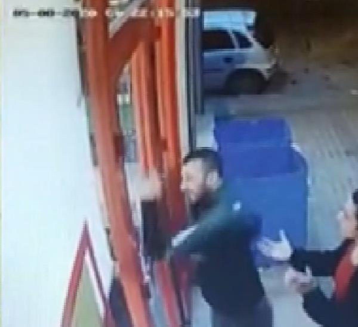 Güngören'de, marketten çıkan kasiyere saldırı