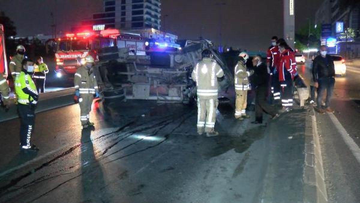 Başakşehir'de vidanjör yan yattı:1 yaralı