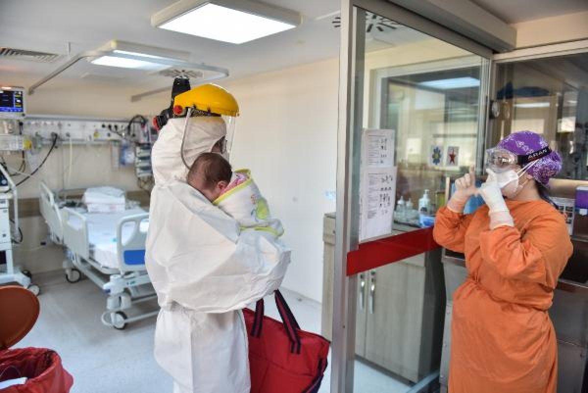 45 günlük Amine bebeğe maske takıldı