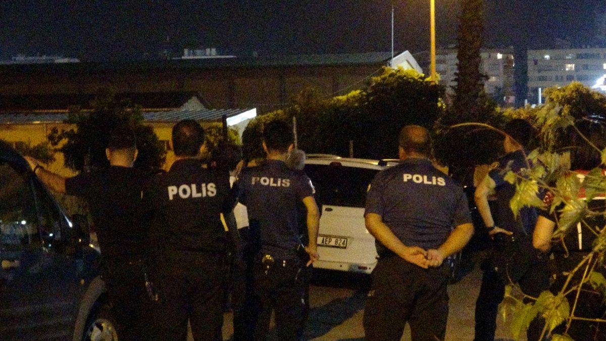 Adana'da, ekmek bıçağıyla intihara kalkıştı