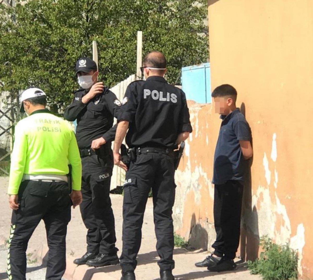 Kayseri'de küçük yaştaki sürücü kaza yaptı