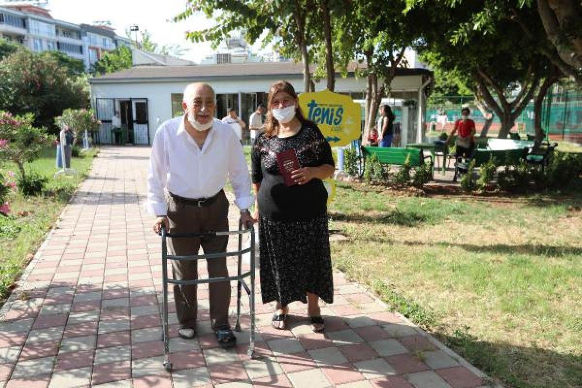 Burhan Amca, 30 yıl sonra yeniden nikah masasına oturdu