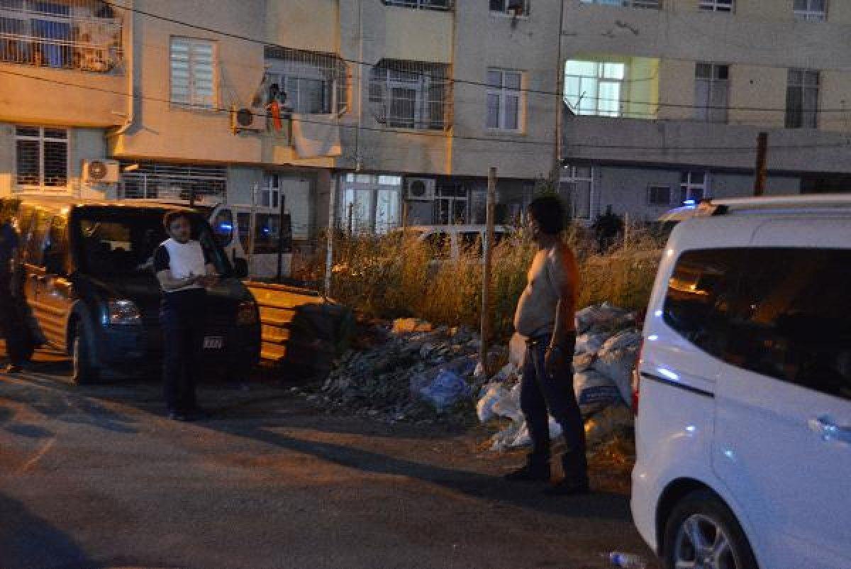 Adana'da, ekmek bıçağıyla intihara kalkıştı