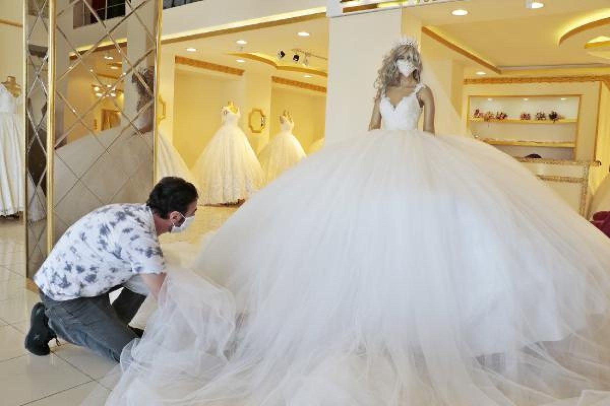 Diyarbakır'da sosyal mesafeli gelinlik tasarlandı