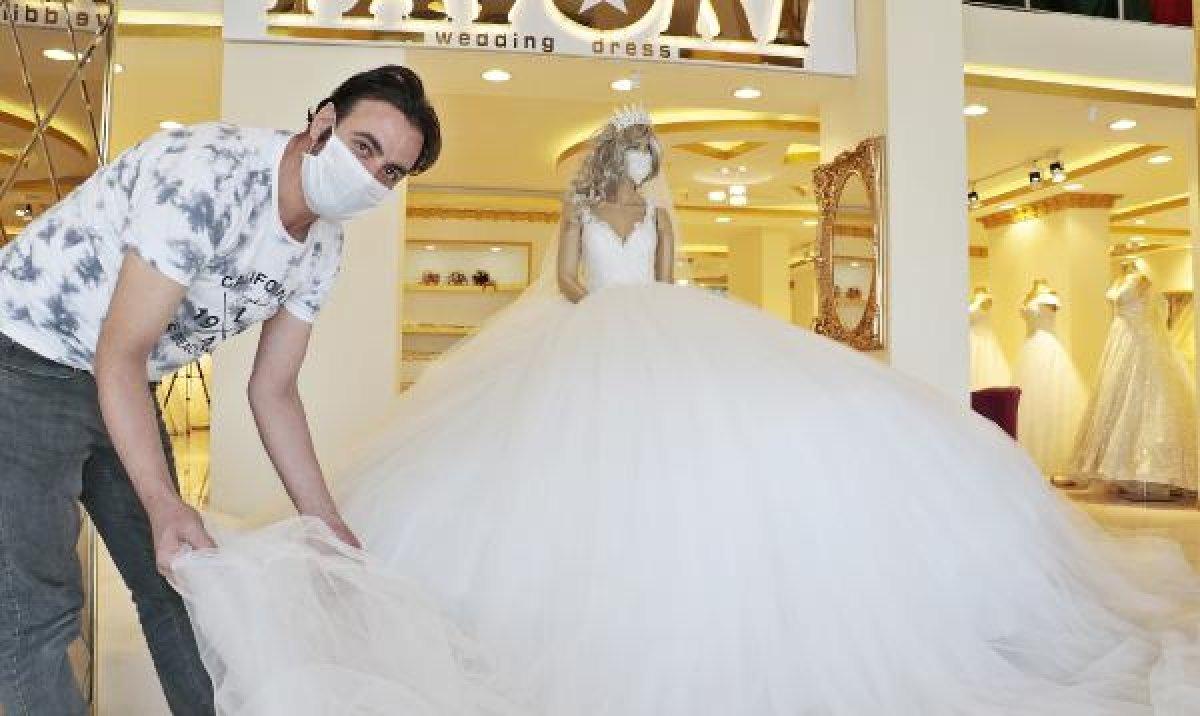 Diyarbakır'da sosyal mesafeli gelinlik tasarlandı