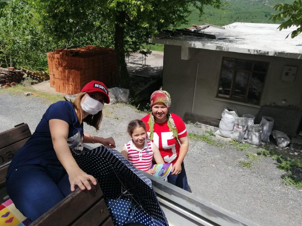 Öğretmenler kamyonetle dolaşıp öğrencilerle hasret giderdi