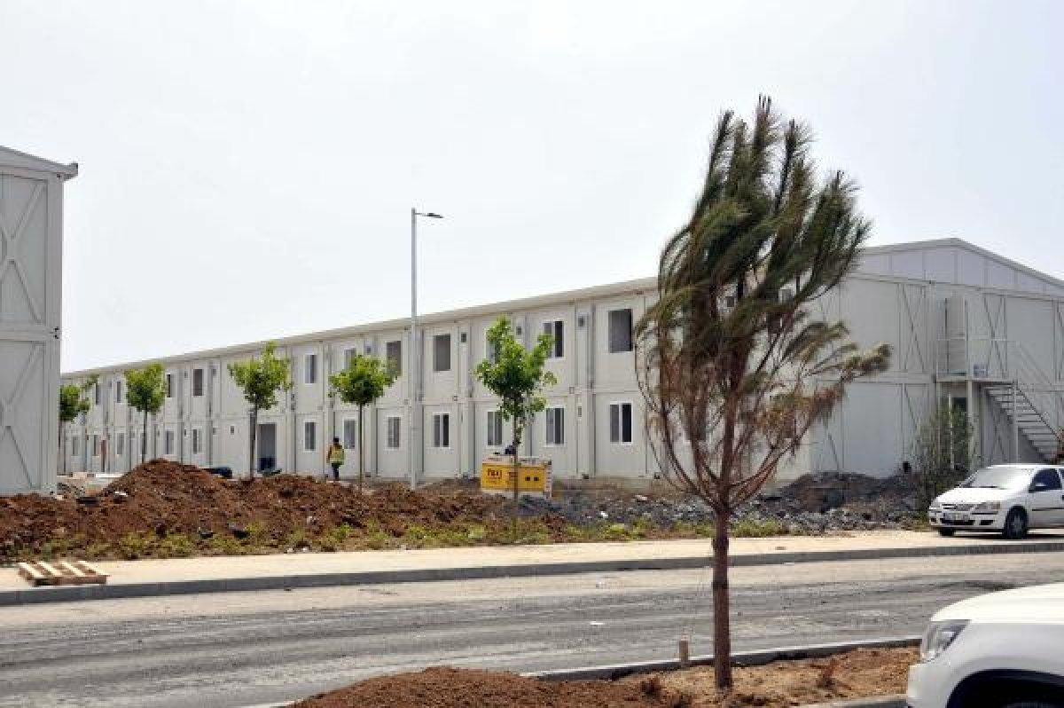 Yeşilköy pandemi hastanesinin tabelası asıldı