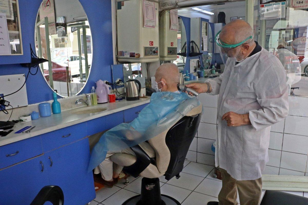 Antalya'da 6 saatlik izni ekmek teknesinde geçirdi