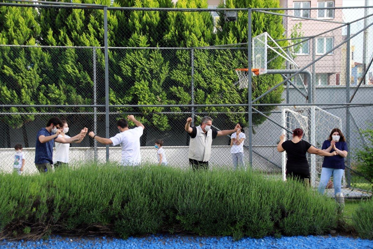 Uşaklılar balkonlarında egzersiz yaptı