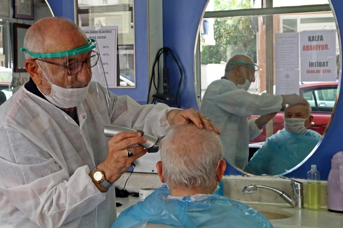 Antalya'da 6 saatlik izni ekmek teknesinde geçirdi