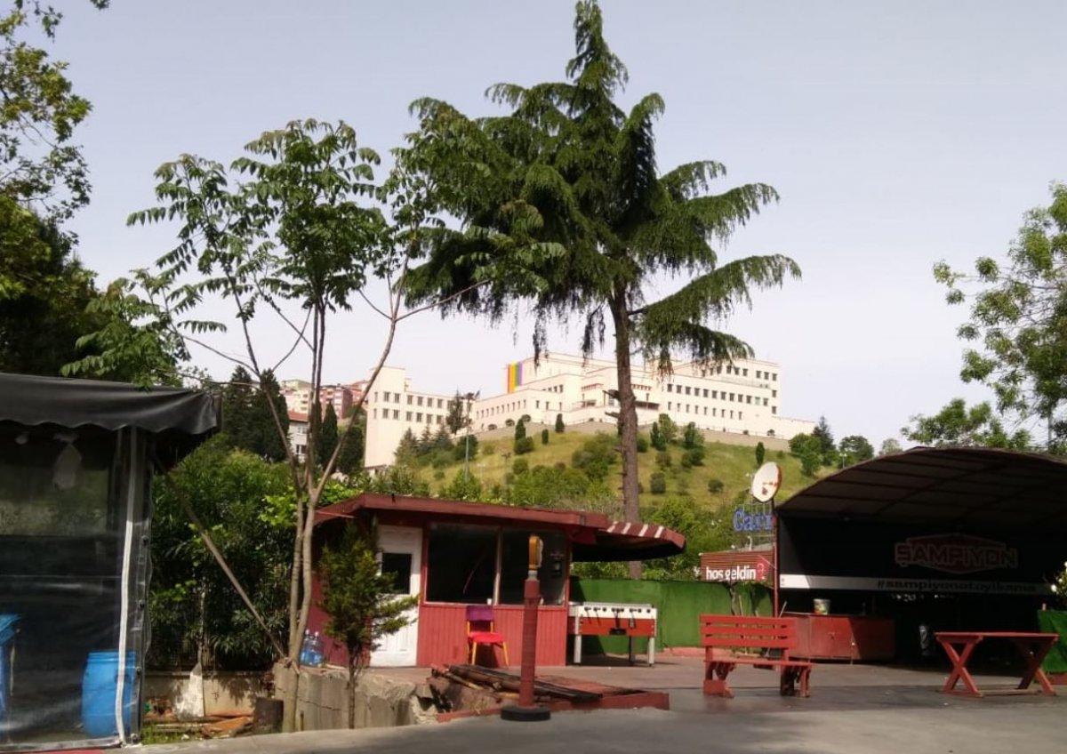 ABD Ankara Büyükelçiliği'ne LGBTİ bayrağı asıldı