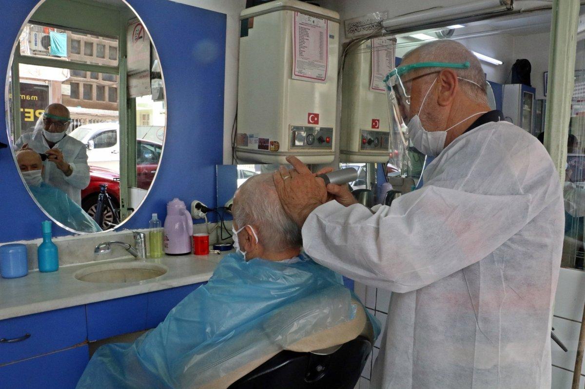 Antalya'da 6 saatlik izni ekmek teknesinde geçirdi