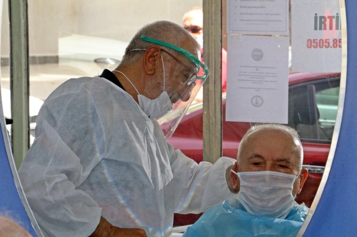 Antalya'da 6 saatlik izni ekmek teknesinde geçirdi