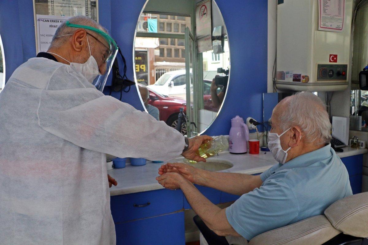 Antalya'da 6 saatlik izni ekmek teknesinde geçirdi