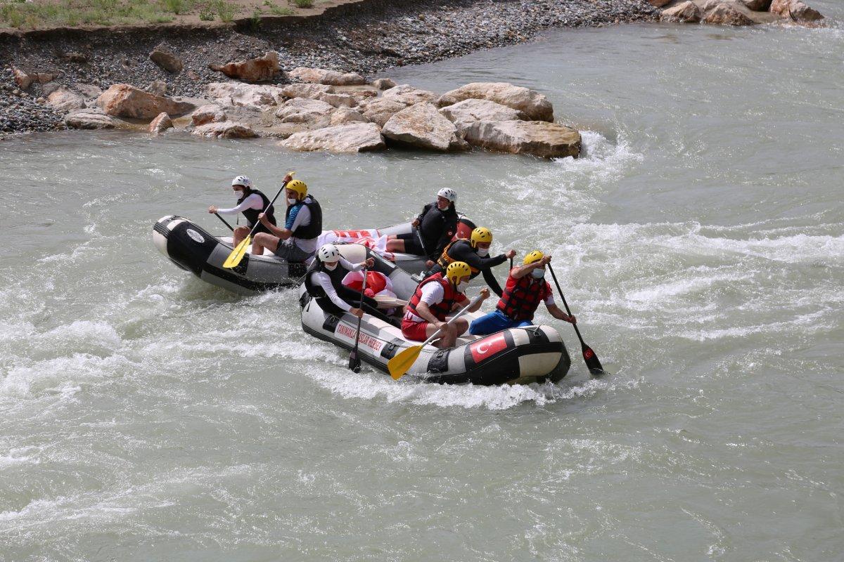 Tunceli'de rafting sezonu açıldı