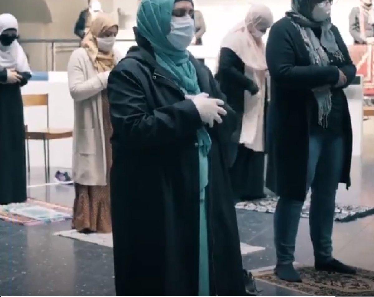 Almanya'da kilisede cuma namazı