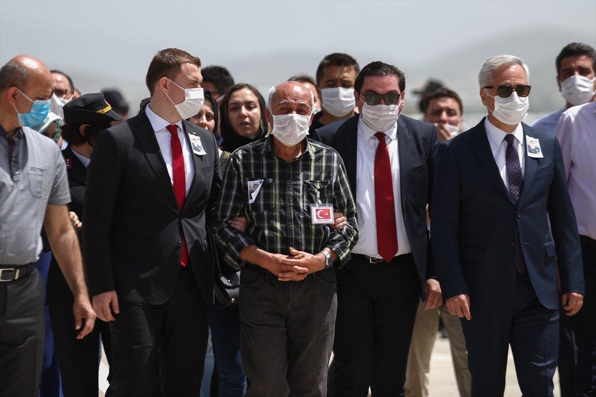 Şehit yüzbaşıya görev yaptığı Kars'ta gözyaşlarıyla veda