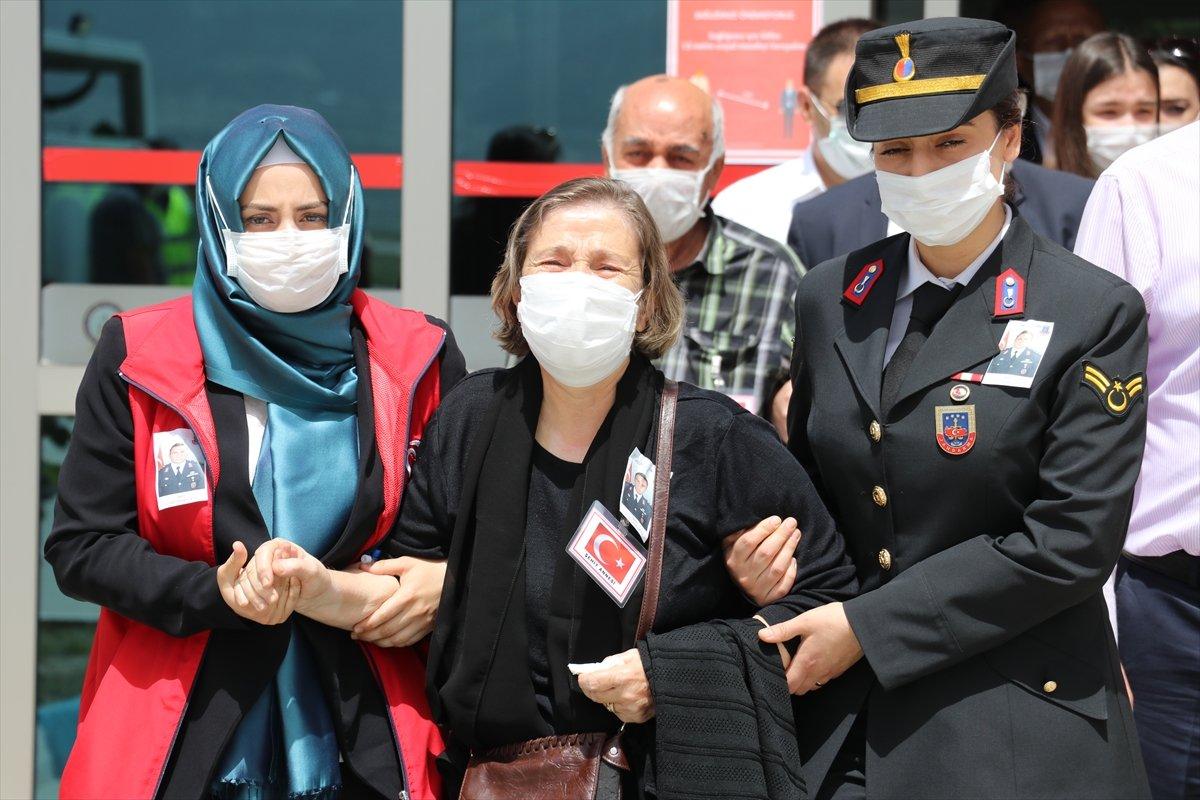 Şehit yüzbaşıya görev yaptığı Kars'ta gözyaşlarıyla veda