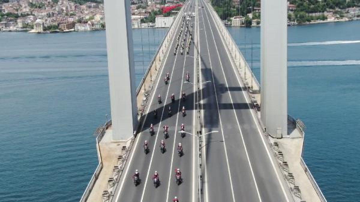 İstanbul polisinin 19 Mayıs korteji