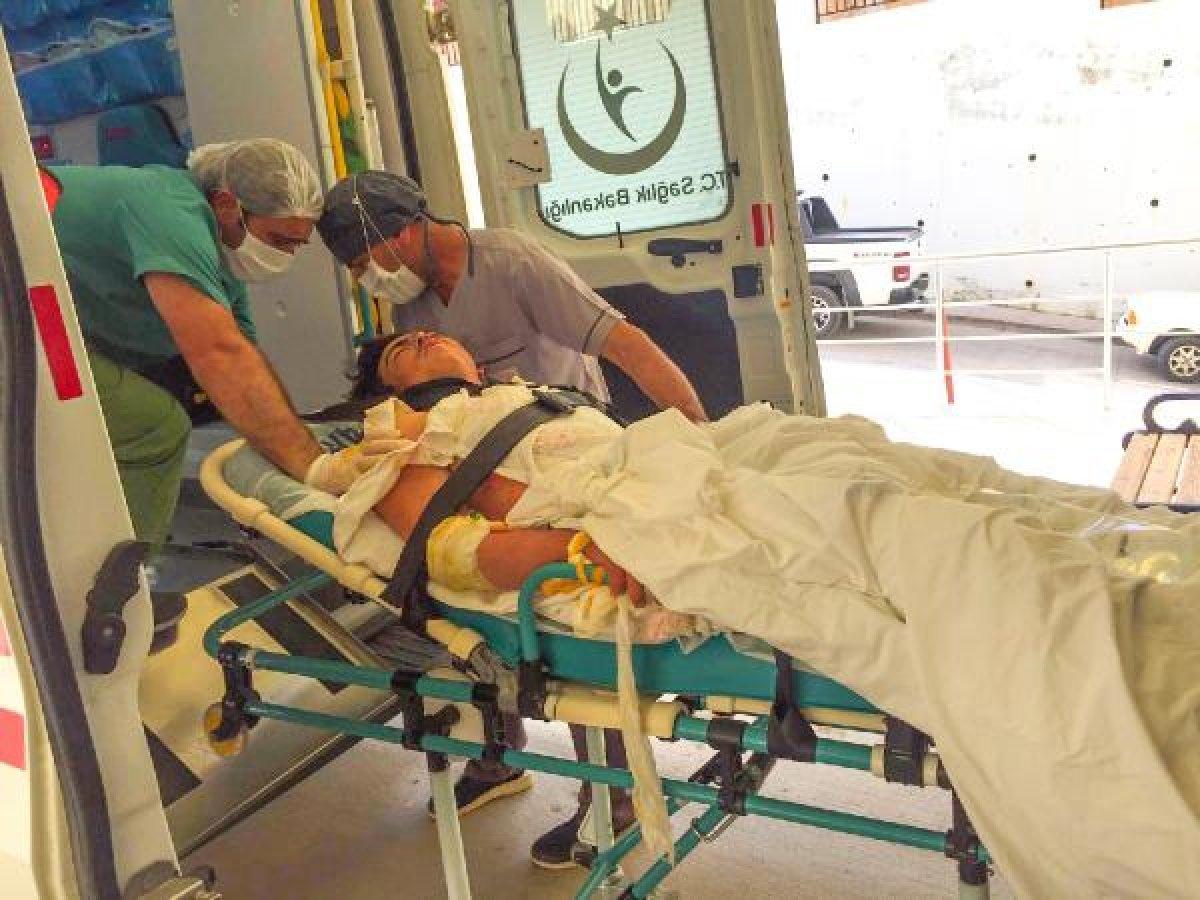 Antalya'da, serada akıma kapılan genç ağır yaralandı