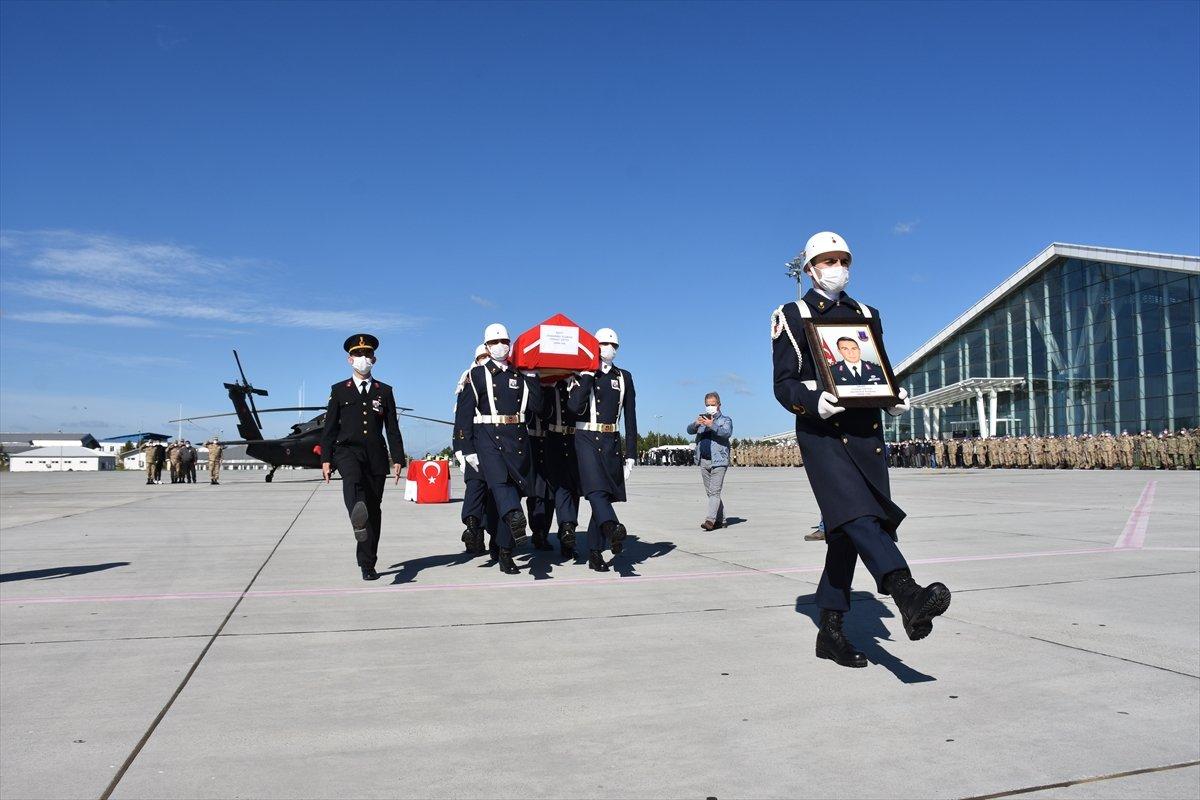 Şehit yüzbaşıya görev yaptığı Kars'ta gözyaşlarıyla veda