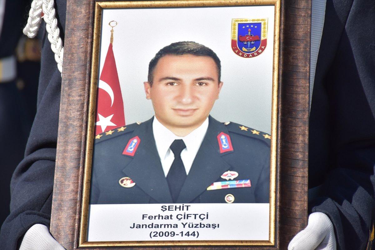 Şehit yüzbaşıya görev yaptığı Kars'ta gözyaşlarıyla veda