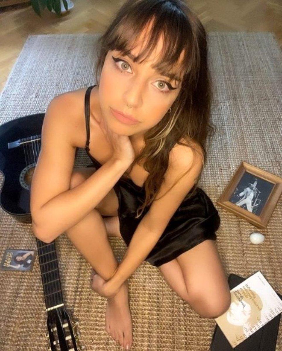 Edis, bir kadınla yarı çıplak fotoğrafını paylaştı