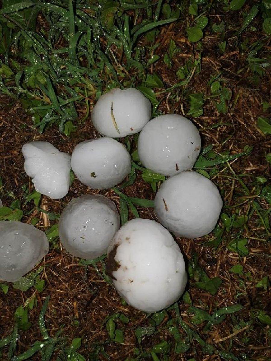 Mamuşa'ya beyzbol topu büyüklüğünde dolu yağdı