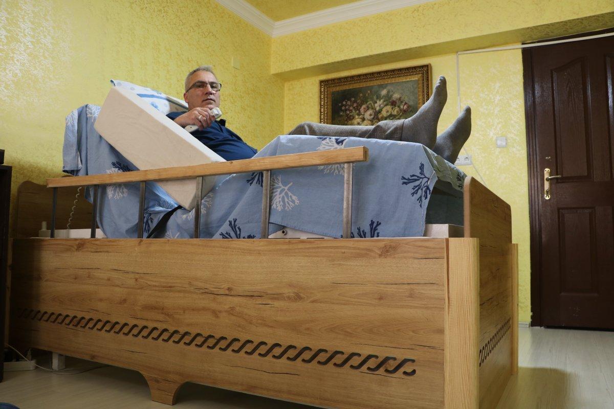 Hastalığında aklına koyduğu özel yatağı yaptı