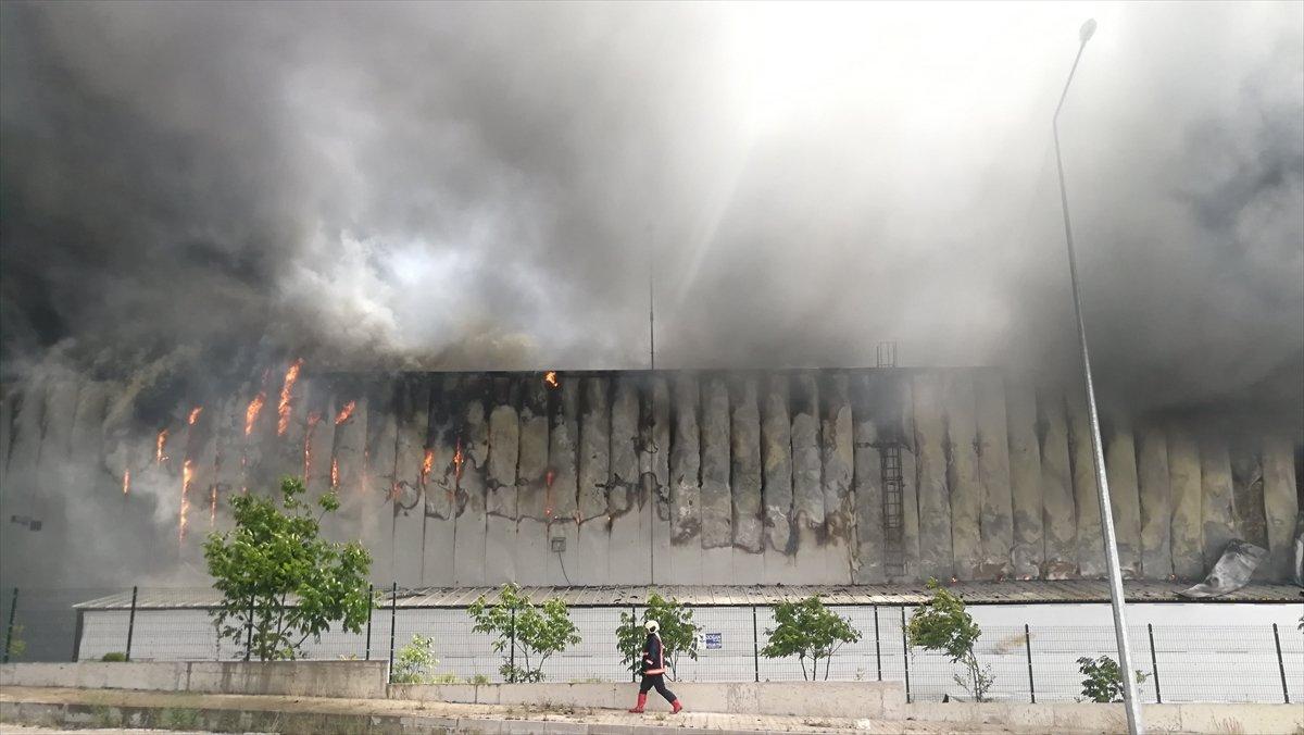 Ankara'da, medikal malzeme fabrikasında yangın çıktı