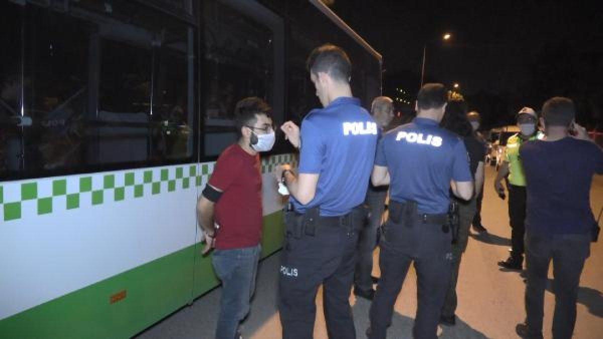 Bursa'da kısıtlamada polisten kaçarken yakalandı