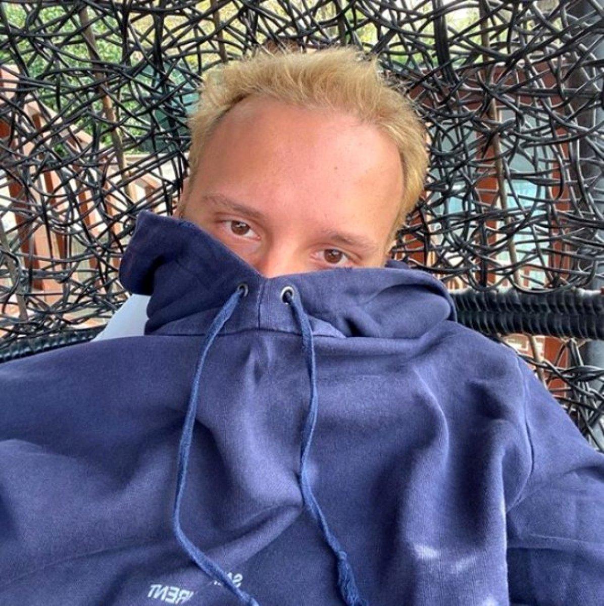 Edis, bir kadınla yarı çıplak fotoğrafını paylaştı