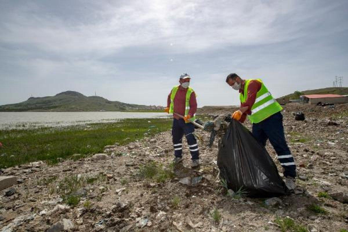 Van'da çöp toplayan temizlik işçilerinden halay