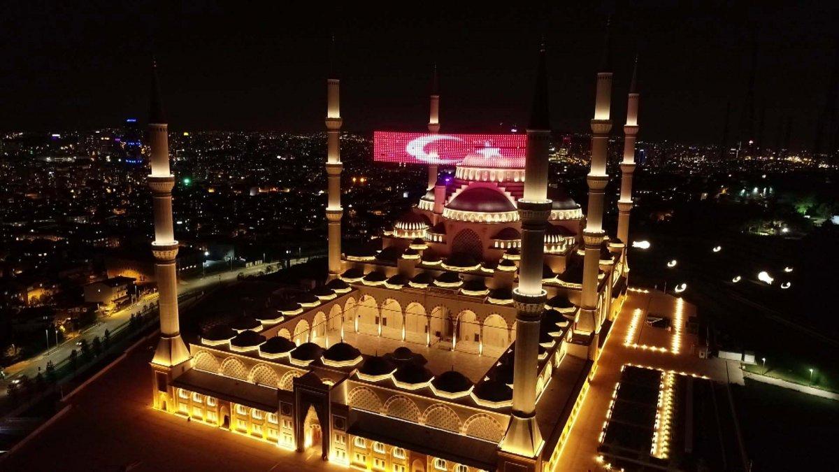 Çamlıca Camii'nde 19 Mayıs ve Kadir Gecesi kutlaması