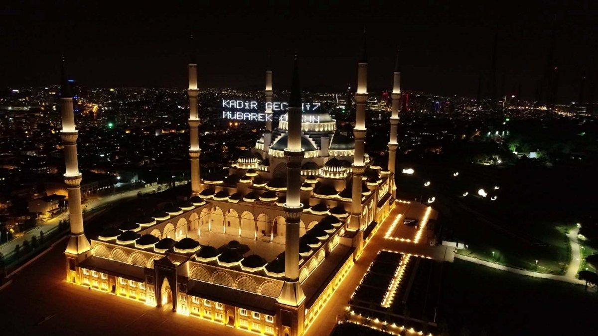 Çamlıca Camii'nde 19 Mayıs ve Kadir Gecesi kutlaması