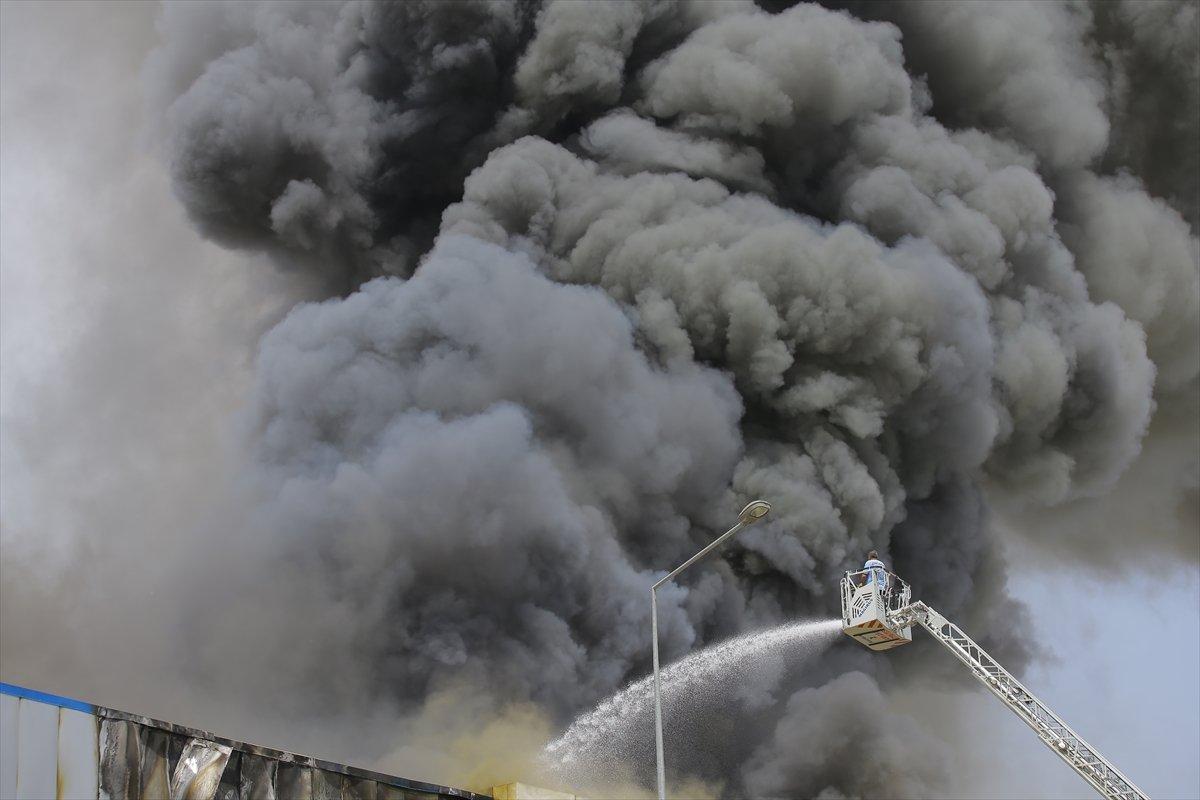Ankara'da, medikal malzeme fabrikasında yangın çıktı