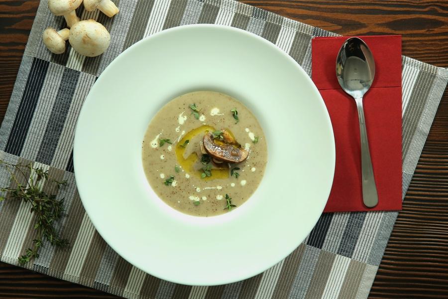 Enfes sunumuyla: Mantar Çorbası #evdepişir