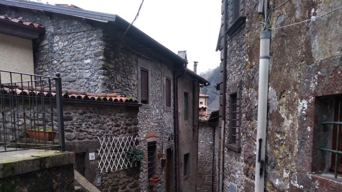 İtalya'da 1 dolara alınan evlerde zorunlu karantina