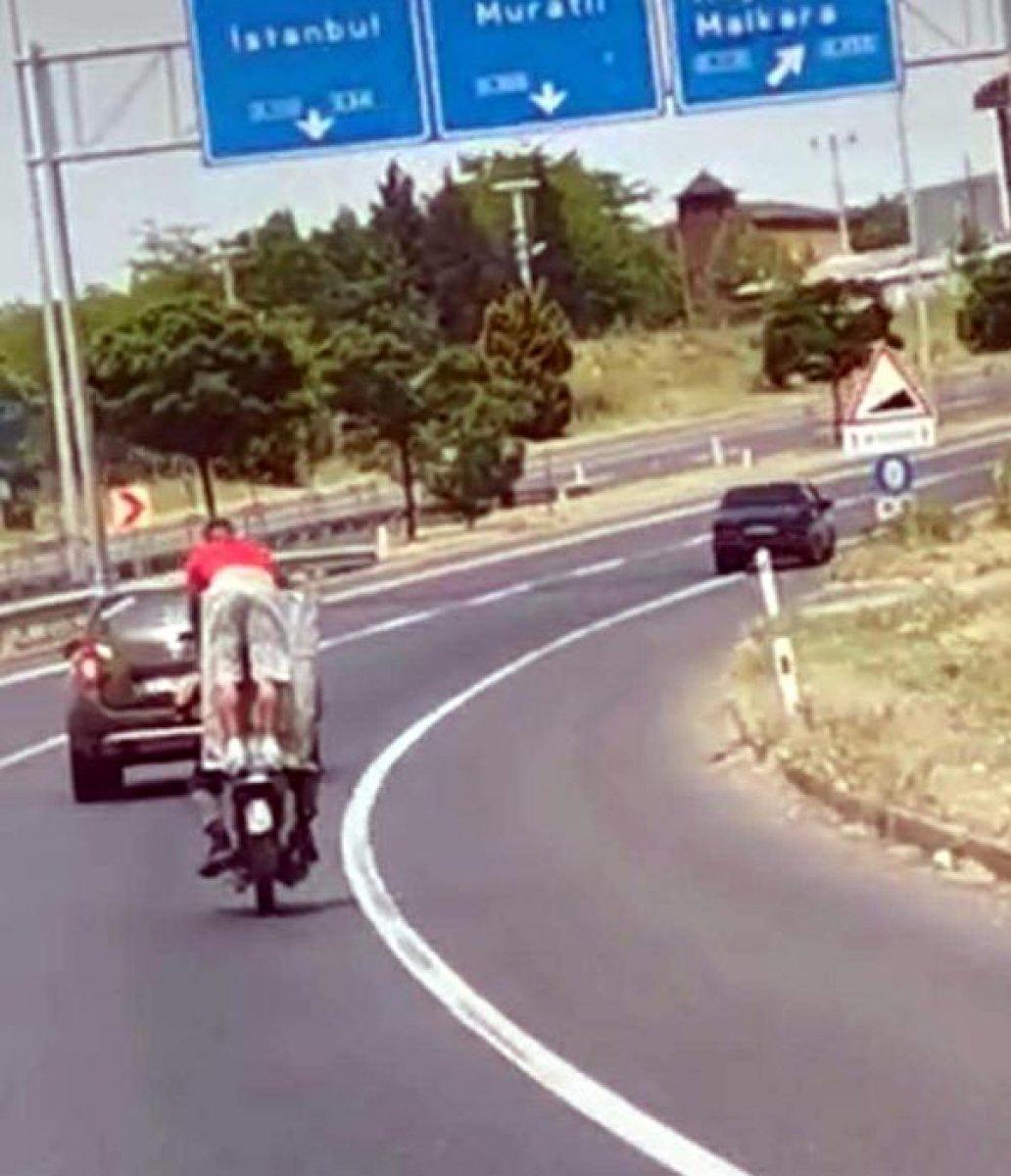 Tekirdağ'da motosiklete varil yükleyip otoyola çıktılar