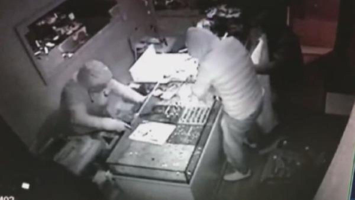 İstanbul'da kuyumculara giren iki hırsız yakalandı