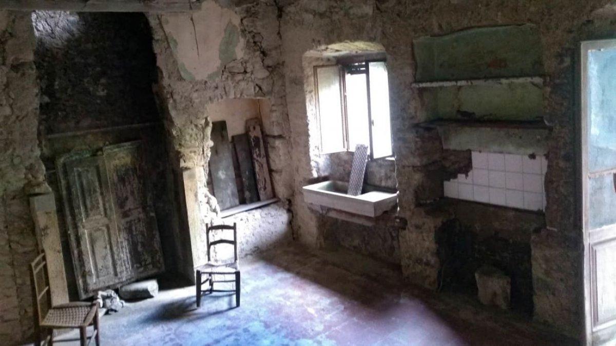 İtalya'da 1 dolara alınan evlerde zorunlu karantina