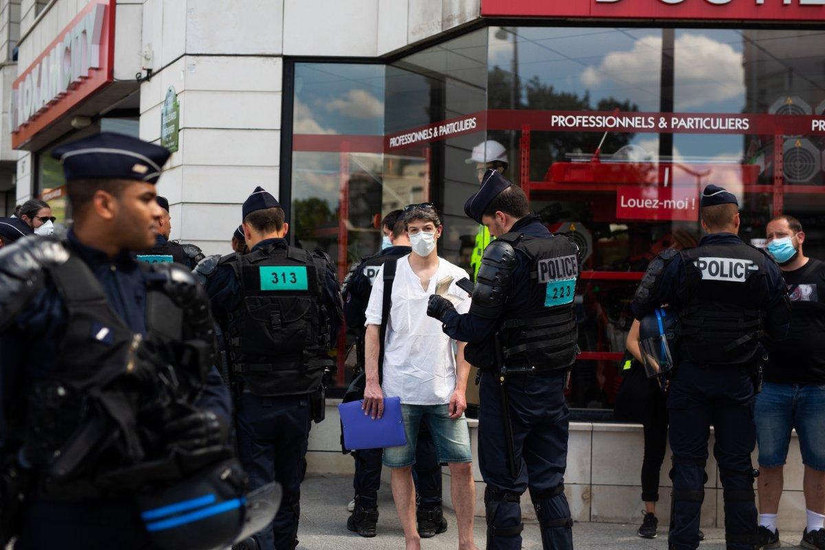 Fransa’da sağlık çalışanlarından protesto