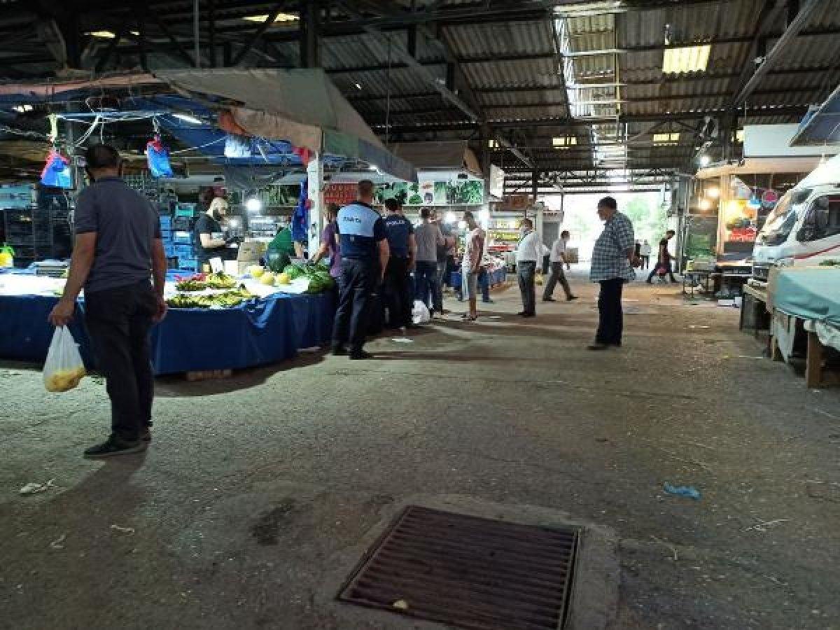 Sakarya'da, karpuz almayan müşterisini bıçakla kovaladı