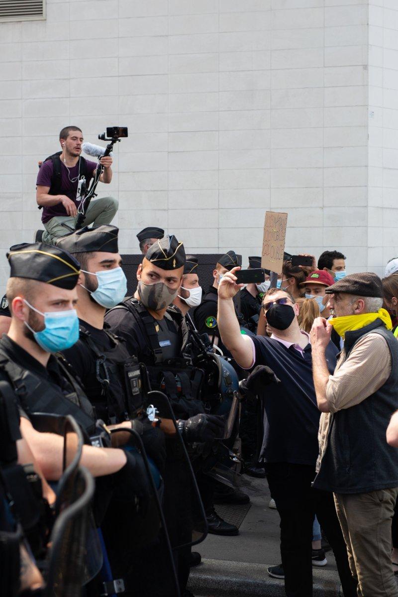 Fransa’da sağlık çalışanlarından protesto