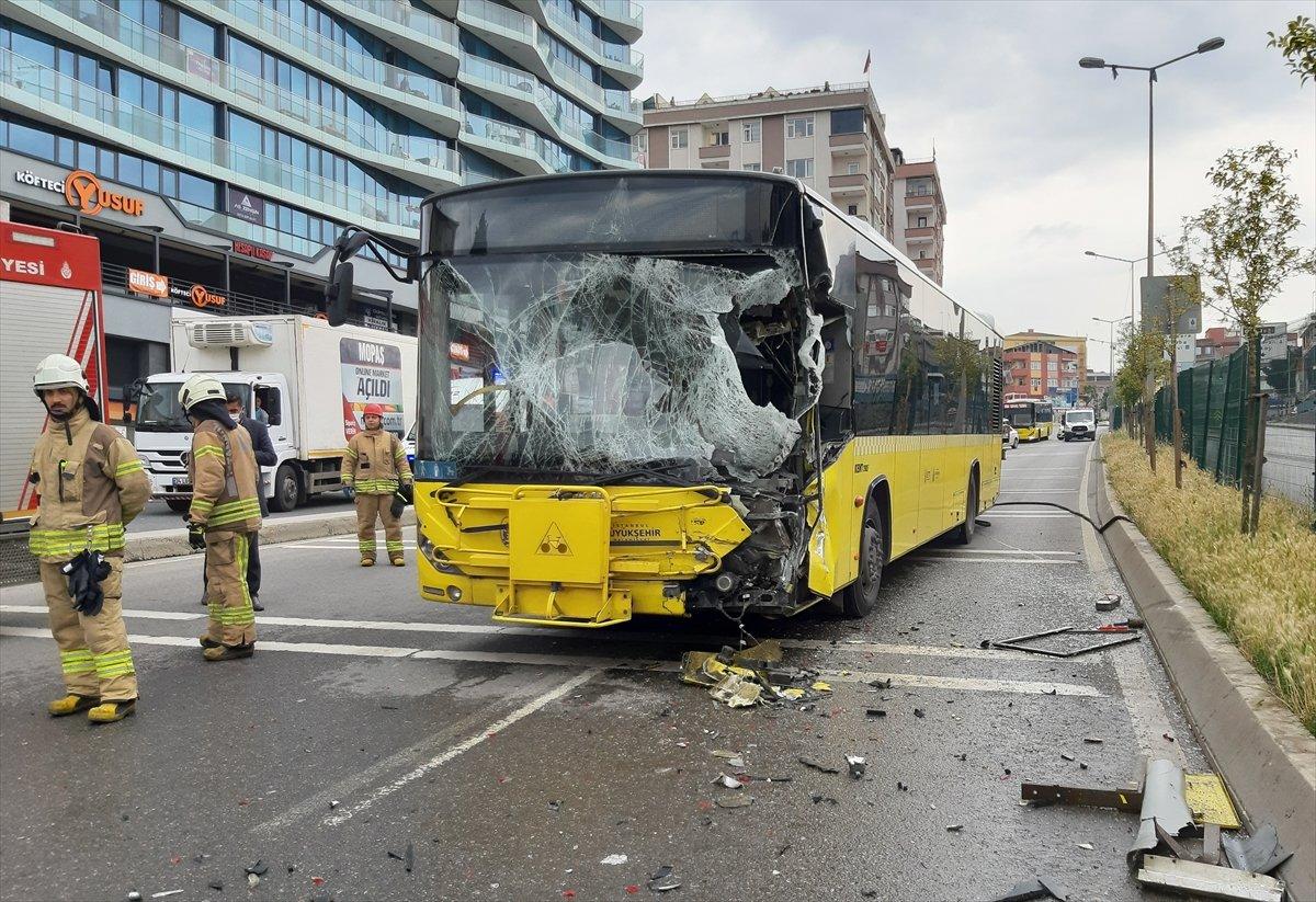 Pendik'te İETT otobüsü kaza yaptı: 9 yaralı