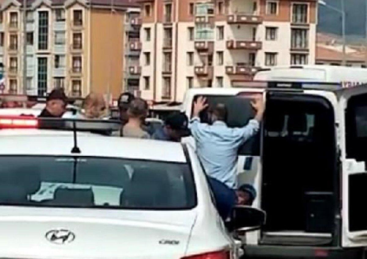 Ankara'da 10 yıllık eşini sokak ortasında öldürdü