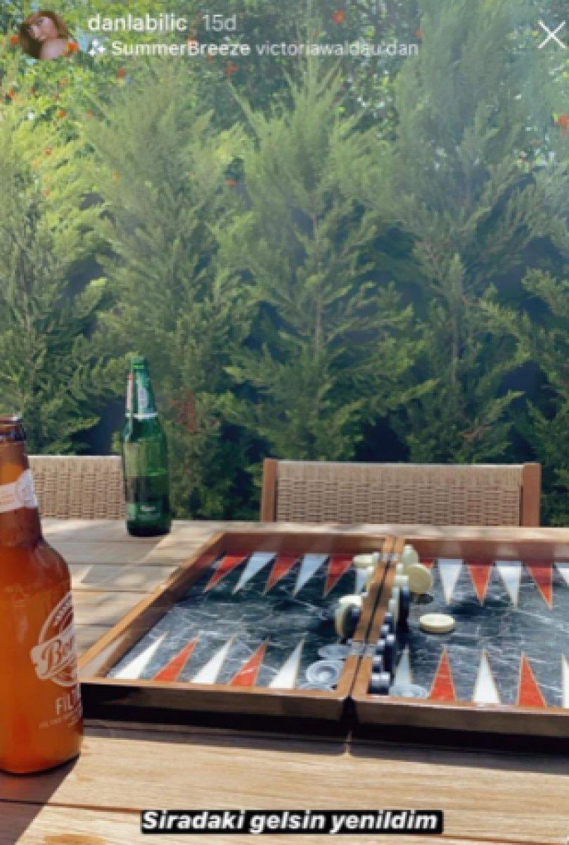 Danla Biliç'ten bira paylaşımı