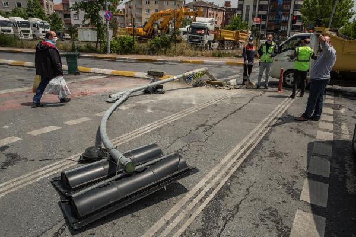Bahçelievler'de ambulans kaza yaptı: 3 yaralı