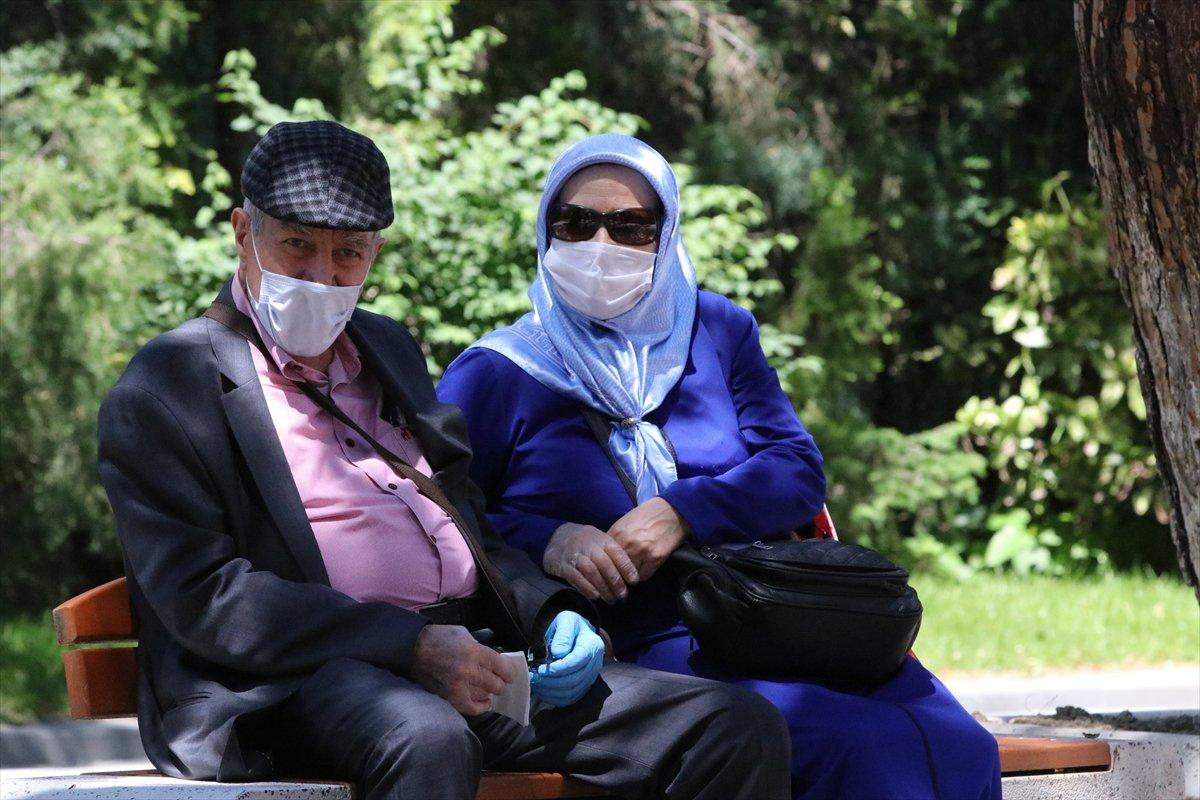 65 yaş üstü, bugün üçüncü kez dışarı çıktı