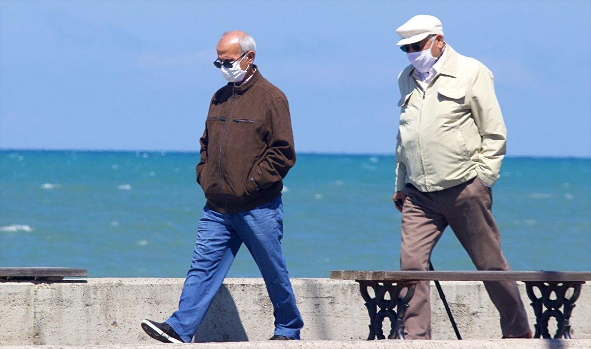 65 yaş üstü, bugün üçüncü kez dışarı çıktı